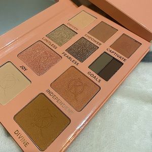 ✨ Glow and Go kit ✨ Eyeshadows, brow powders and face powders